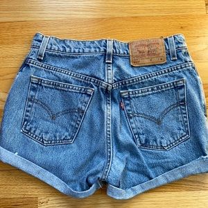 LEVI’S shorts